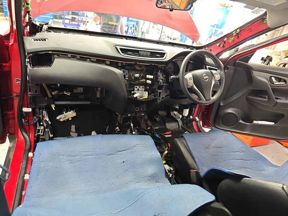 Nissan Xtrail Dash Being Reassembled